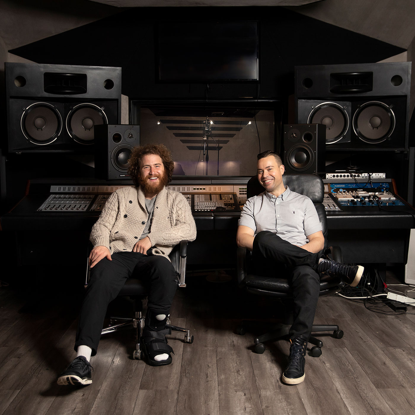 Mike Posner and Jordan Harbinger
JordanHarbinger.com
Photo credit: Ryan Hartford
Mike Posner and Jordan Harbinger
JordanHarbinger.com
Photo credit: Ryan Hartford