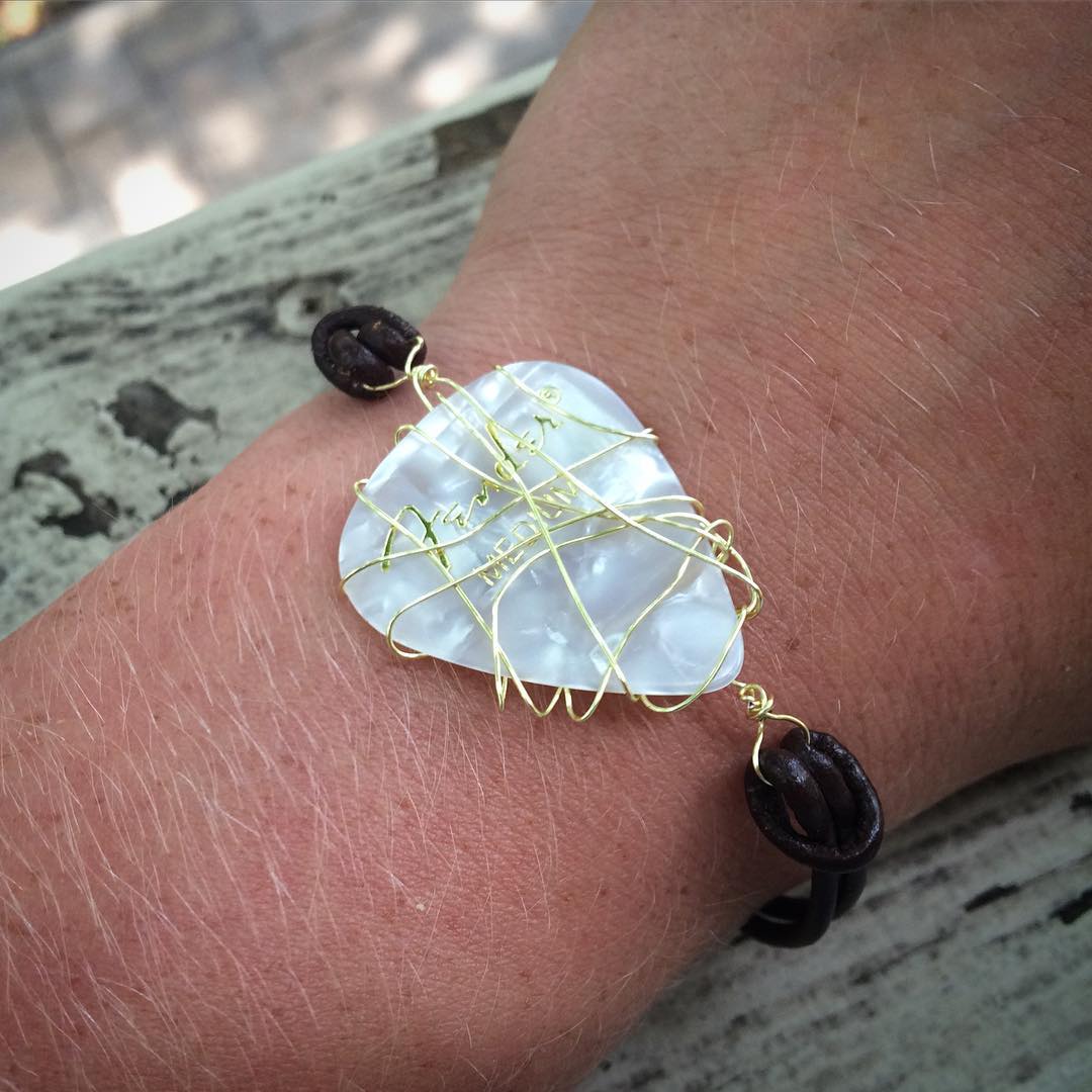 Ashlie's custom made bracelet featuring Mike Posner's guitar pick she recieved on his Tell The Truth Tour - July 27, 2015
Tell The Truth Tour 
The Studio at Webster Hall - New York, NY 7/27/2015 
instagram.com/ishlie
