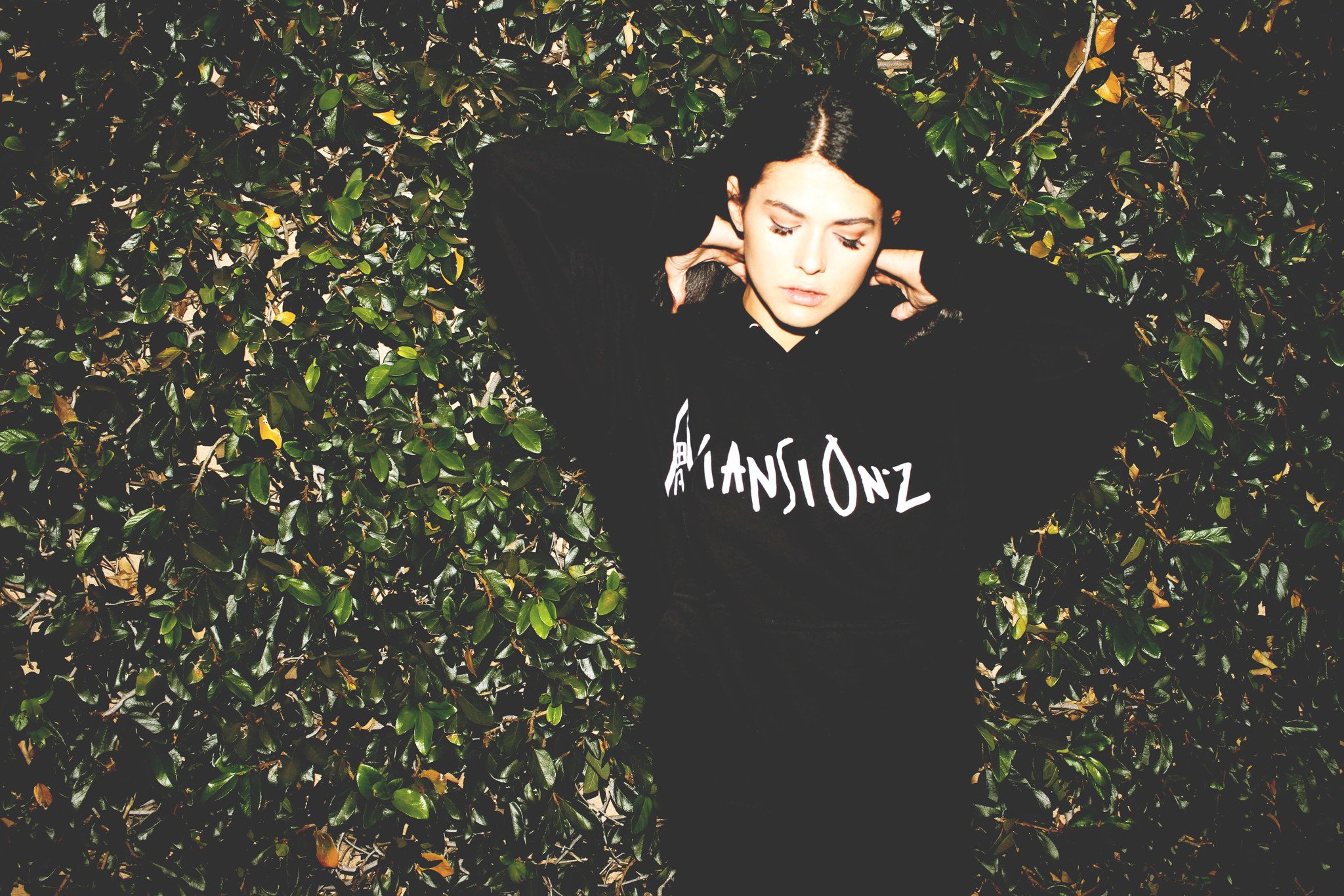 MANSIONZ BLACK HOODIE (front)
