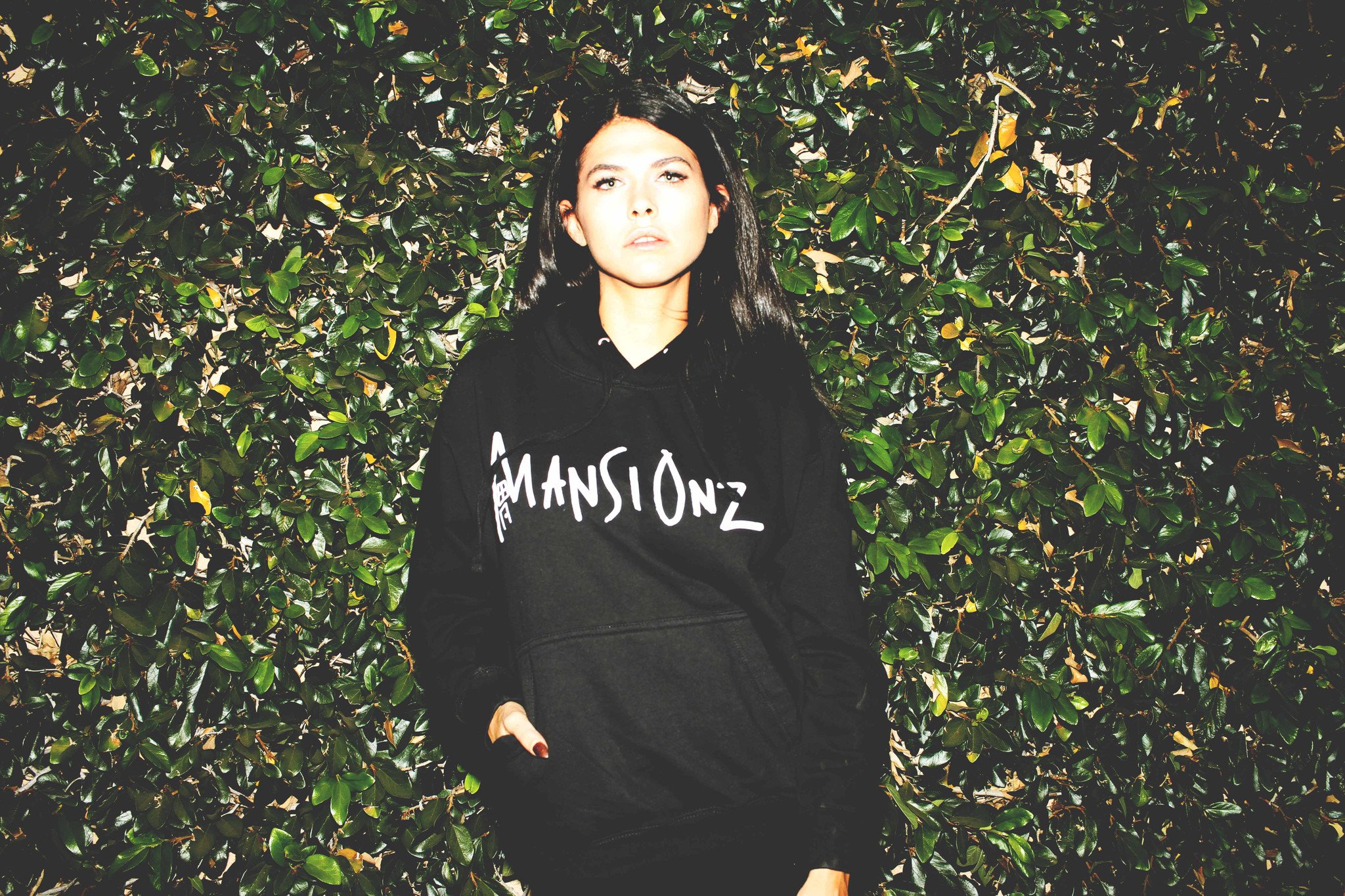 MANSIONZ BLACK HOODIE (front)
