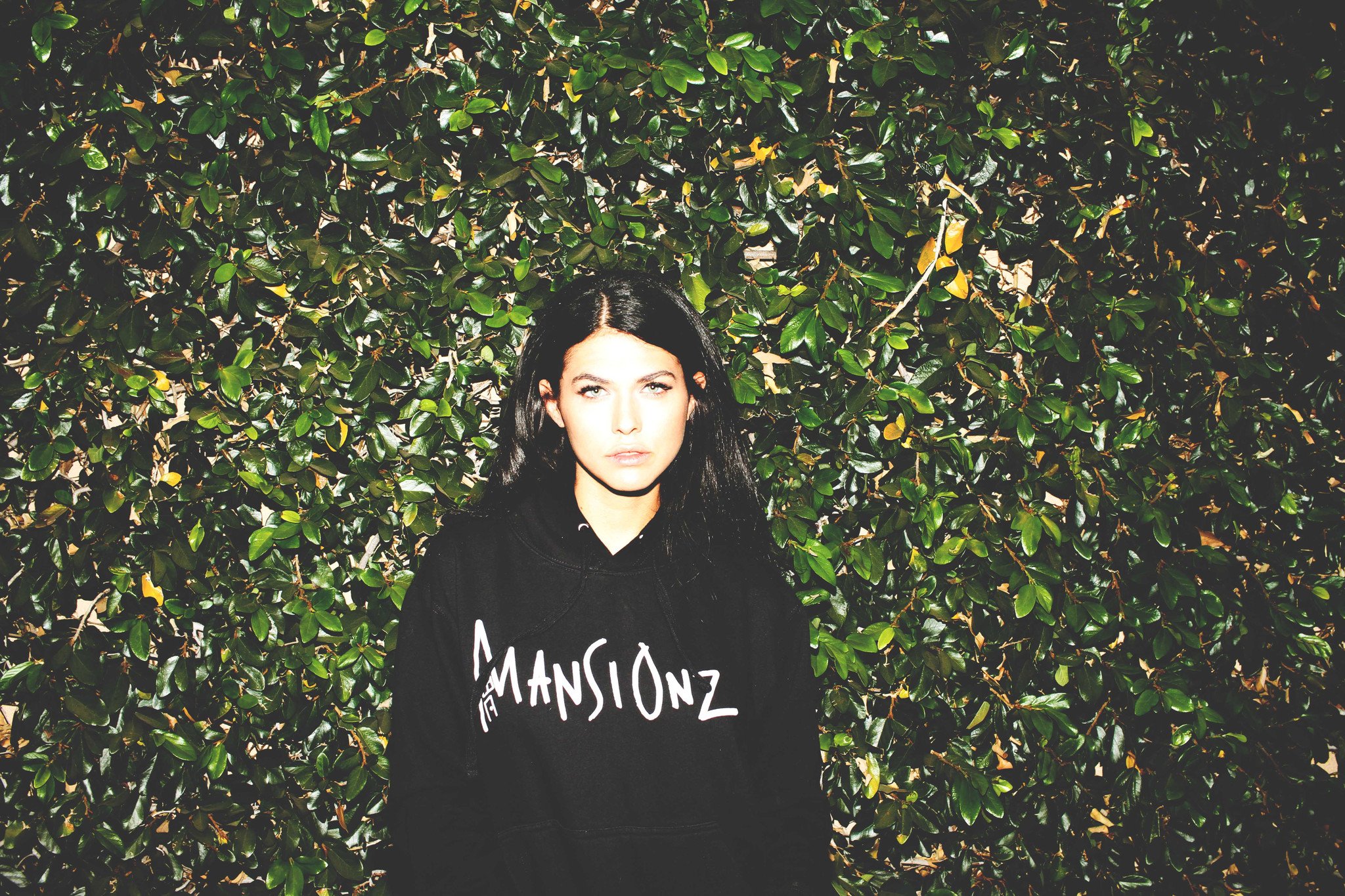 MANSIONZ BLACK HOODIE (front)
