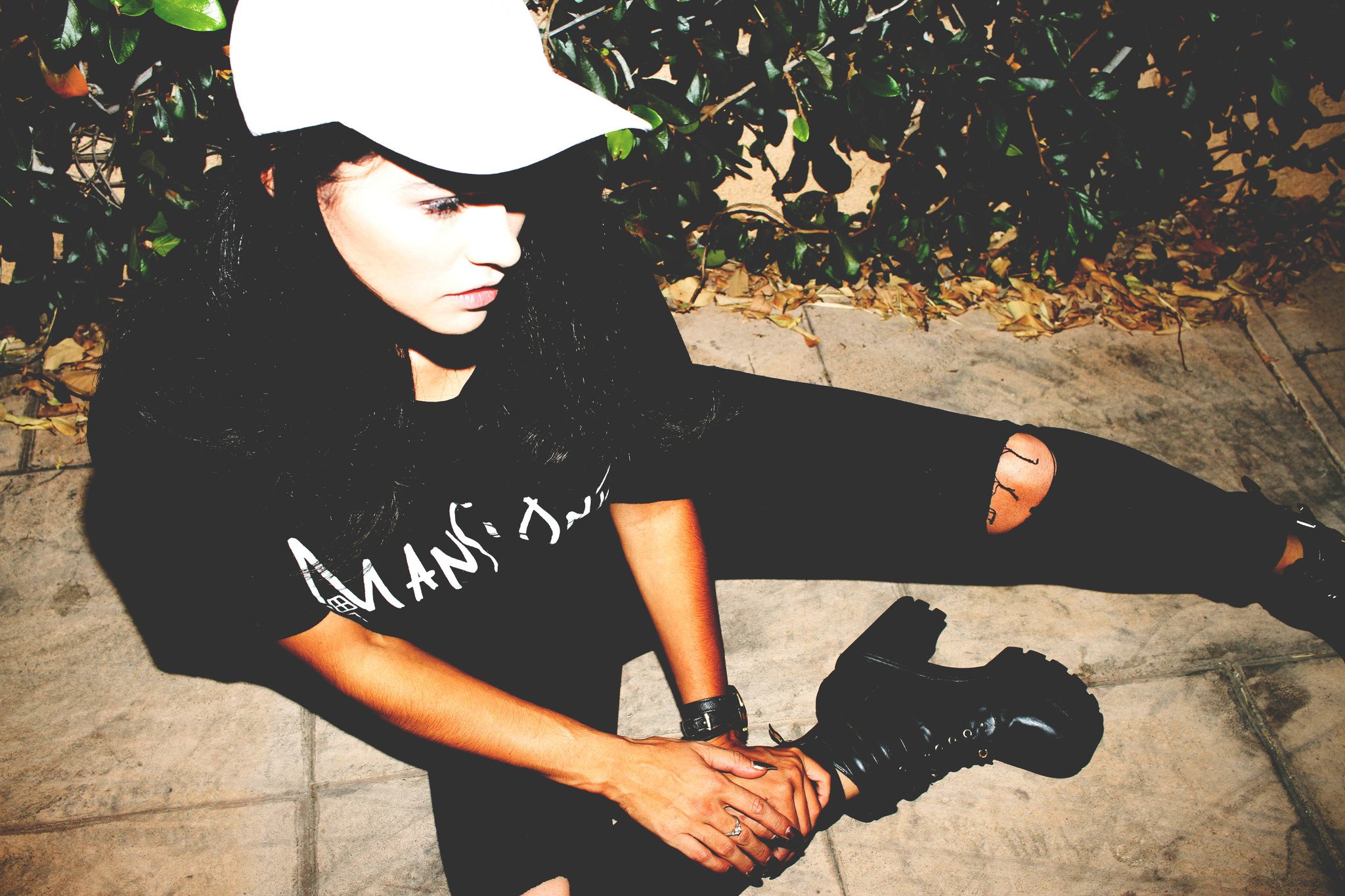 MANSIONZ BLACK T-SHIRT
