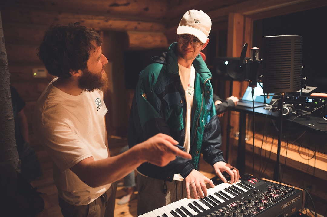 Mike Posner and Dwilly
instagram.com/itsdwilly
Photo credit: Zach Allia
 Mike Posner and Dwilly
instagram.com/itsdwilly
Photo credit: Zach Allia
