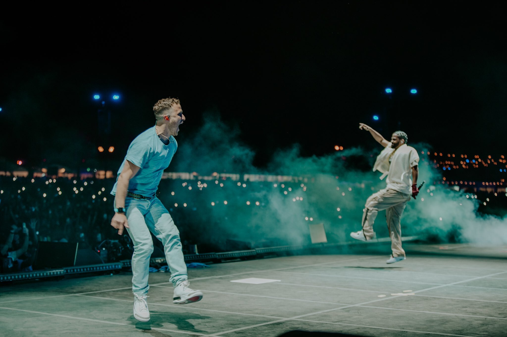 Mike Posner joins Big Sean onstage at 2022 Coachella to perform "Cooler Than Me"
 Mike Posner joins Big Sean onstage at 2022 Coachella to perform "Cooler Than Me"