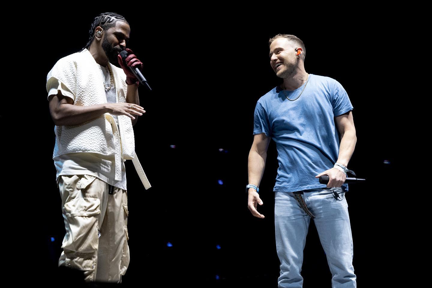Mike Posner joins Big Sean onstage at 2022 Coachella to perform "Cooler Than Me"
 Mike Posner joins Big Sean onstage at 2022 Coachella to perform "Cooler Than Me"