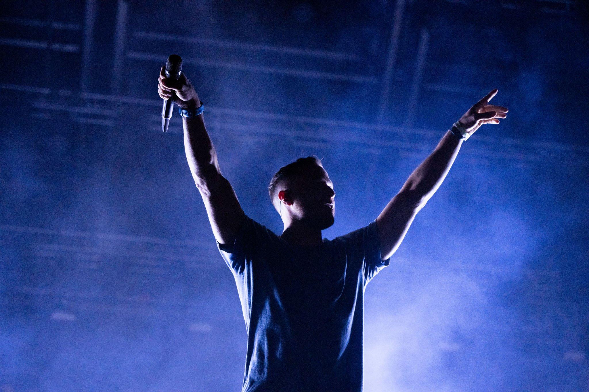 Mike Posner joins Big Sean onstage at 2022 Coachella to perform "Cooler Than Me"
 Mike Posner joins Big Sean onstage at 2022 Coachella to perform "Cooler Than Me"