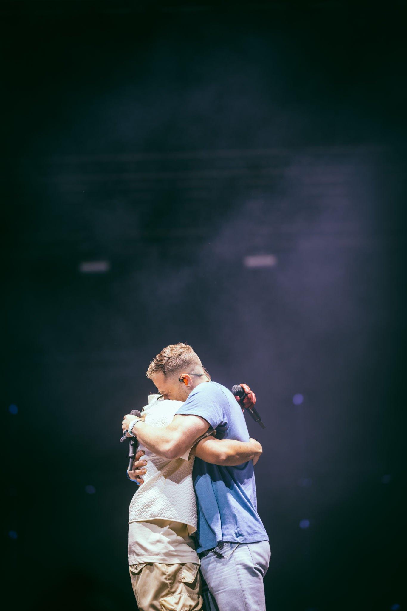 Mike Posner joins Big Sean onstage at 2022 Coachella to perform "Cooler Than Me"
 Mike Posner joins Big Sean onstage at 2022 Coachella to perform "Cooler Than Me"