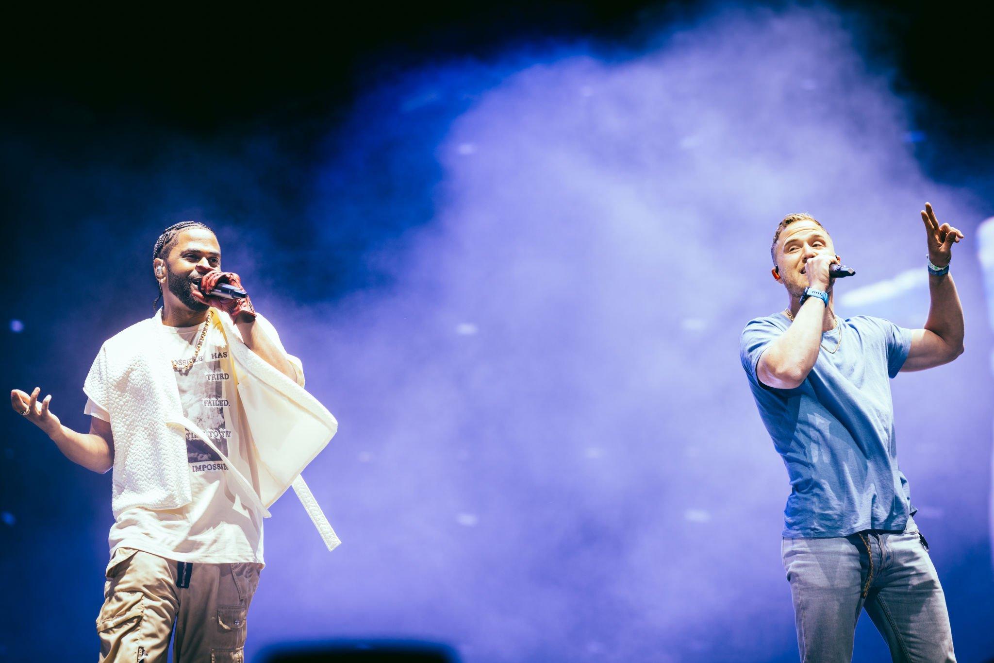 Mike Posner joins Big Sean onstage at 2022 Coachella to perform "Cooler Than Me"
 Mike Posner joins Big Sean onstage at 2022 Coachella to perform "Cooler Than Me"
