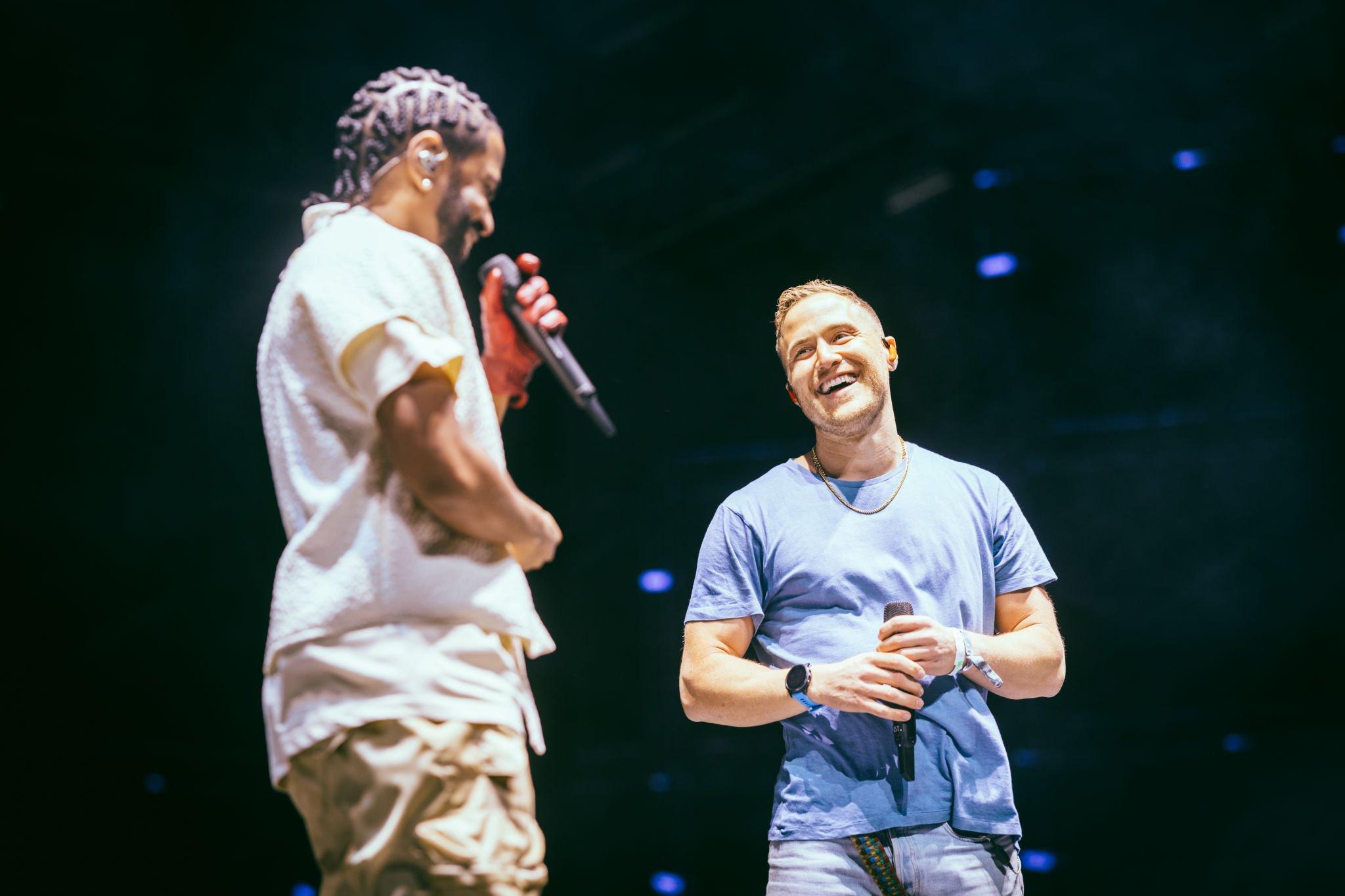 Mike Posner joins Big Sean onstage at 2022 Coachella to perform "Cooler Than Me"
 Mike Posner joins Big Sean onstage at 2022 Coachella to perform "Cooler Than Me"