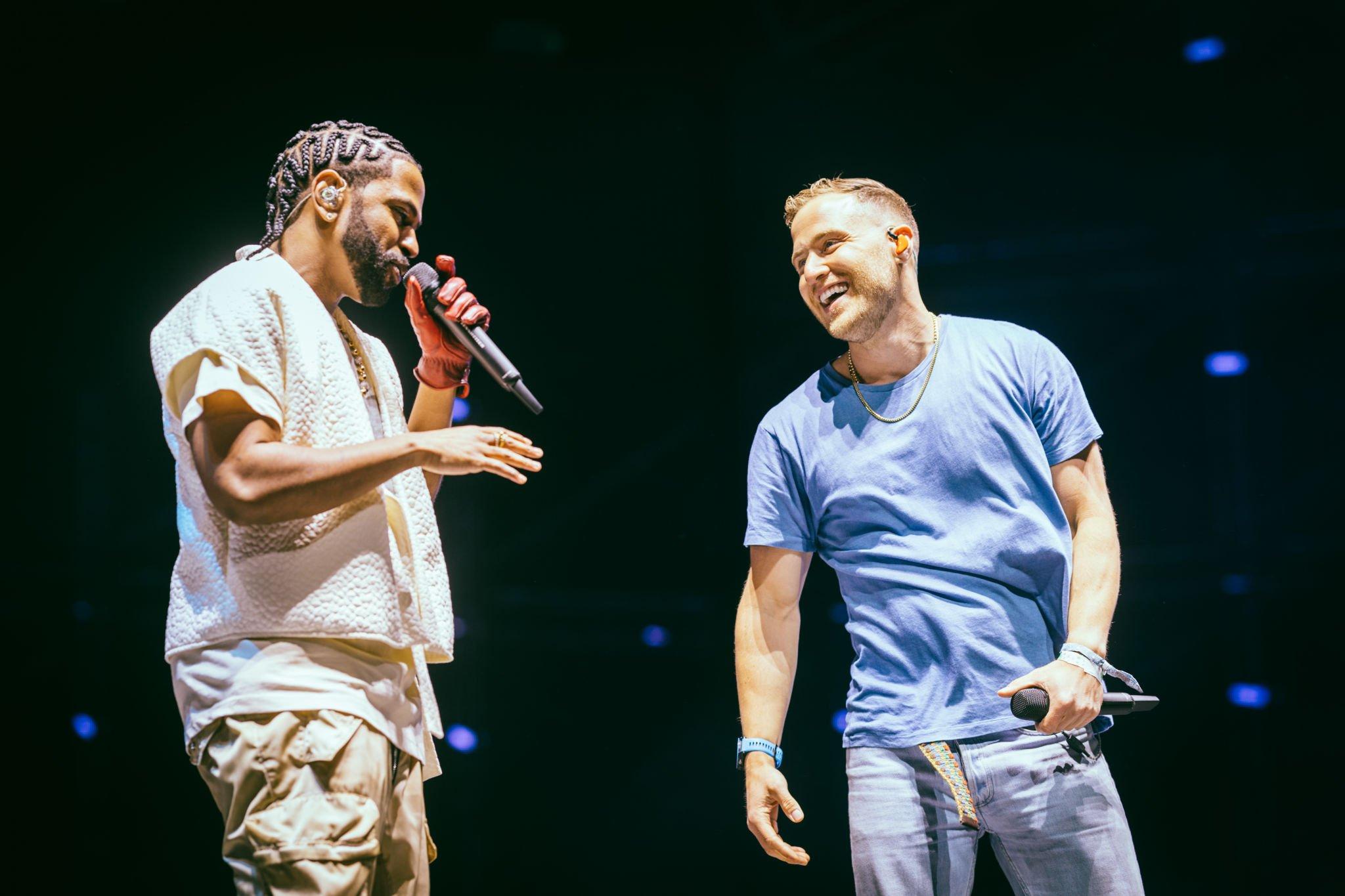 Mike Posner joins Big Sean onstage at 2022 Coachella to perform "Cooler Than Me"
 Mike Posner joins Big Sean onstage at 2022 Coachella to perform "Cooler Than Me"