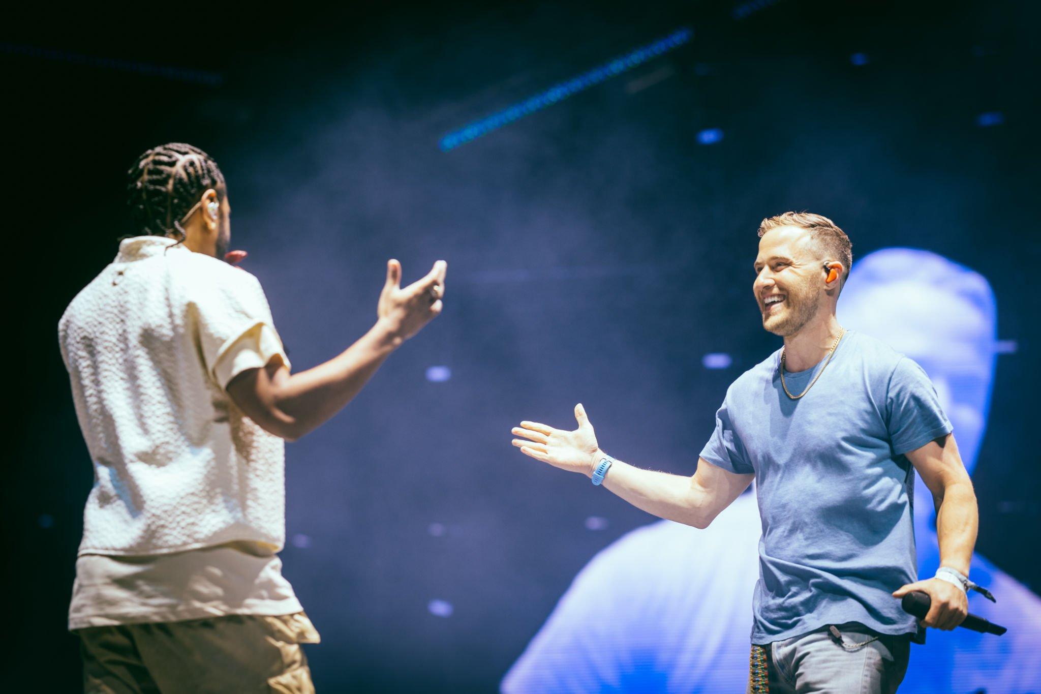 Mike Posner joins Big Sean onstage at 2022 Coachella to perform "Cooler Than Me"
 Mike Posner joins Big Sean onstage at 2022 Coachella to perform "Cooler Than Me"