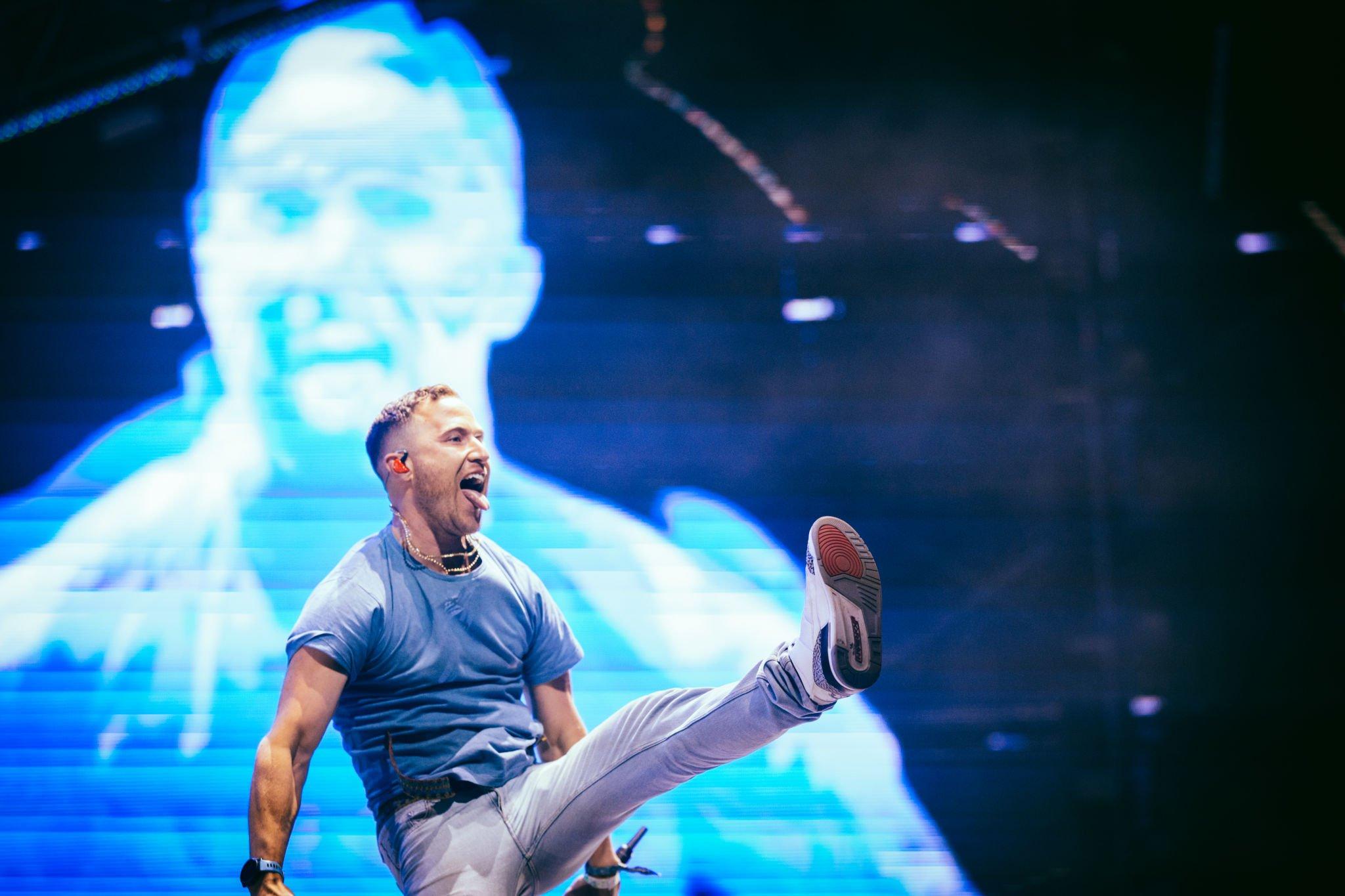 Mike Posner joins Big Sean onstage at 2022 Coachella to perform "Cooler Than Me"
 Mike Posner joins Big Sean onstage at 2022 Coachella to perform "Cooler Than Me"