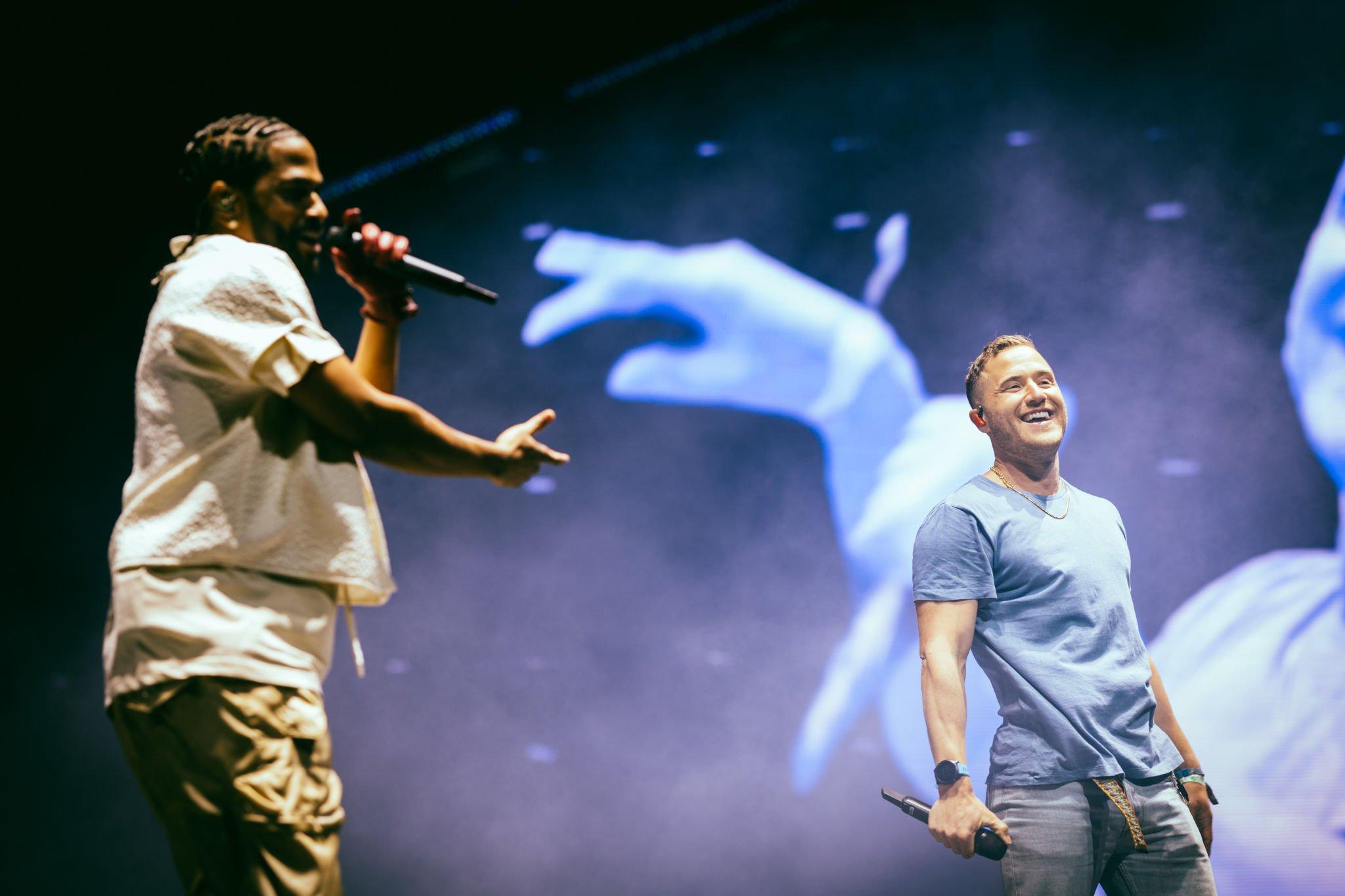 Mike Posner joins Big Sean onstage at 2022 Coachella to perform "Cooler Than Me"
 Mike Posner joins Big Sean onstage at 2022 Coachella to perform "Cooler Than Me"