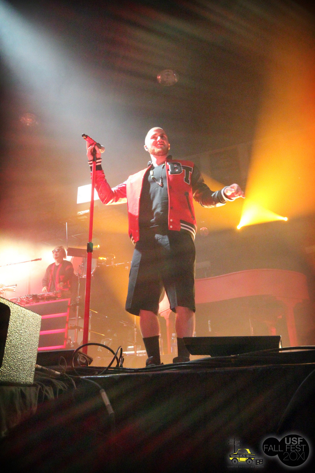 Mike Posner performing at the University of San Francisco's 2011 Fall Fest Concert October 1, 2011
Photo by Evelyn Obamos
