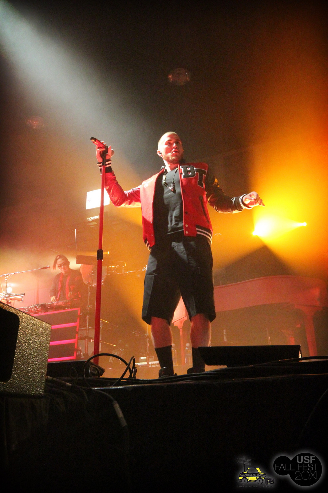 Mike Posner performing at the University of San Francisco's 2011 Fall Fest Concert October 1, 2011
Photo by Evelyn Obamos
