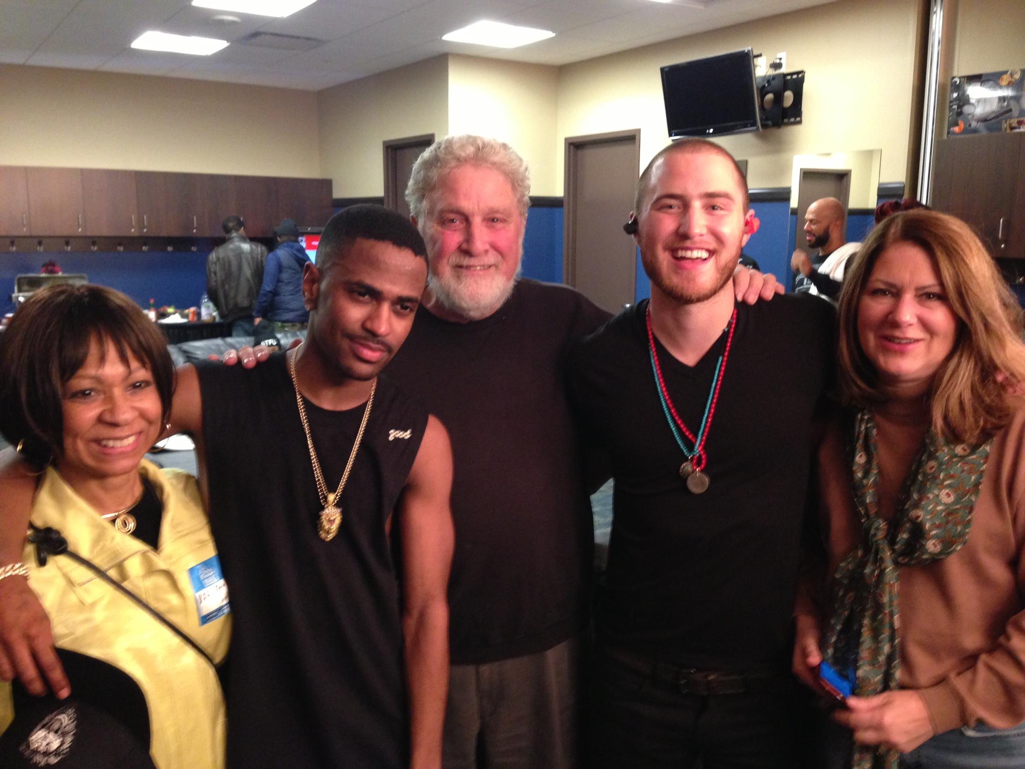 Big Sean and his mother with Mike Posner and his parents 12/1/12
Photo shared by Mike Posner
Big Sean and his mother with Mike Posner and his parents 12/1/12
Photo shared by Mike Posner