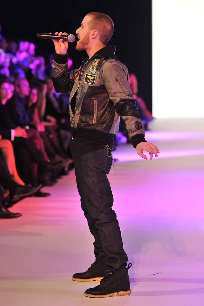 Mike Posner performing at Charles Vogele Fashion Days in Zurich, Switzerland 11/6/10
 Mike Posner performing at Charles Vogele Fashion Days in Zurich, Switzerland 11/6/10