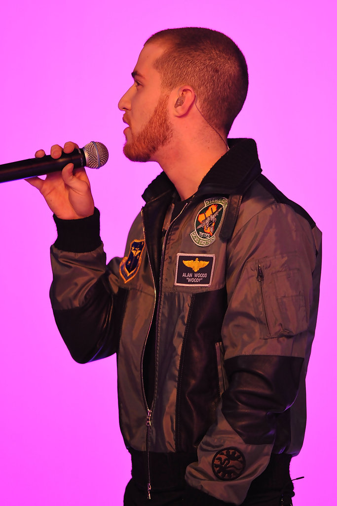 Mike Posner performing at Charles Vogele Fashion Days in Zurich, Switzerland 11/6/10
 Mike Posner performing at Charles Vogele Fashion Days in Zurich, Switzerland 11/6/10