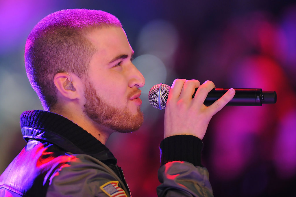 Mike Posner performing at Charles Vogele Fashion Days in Zurich, Switzerland 11/6/10
 Mike Posner performing at Charles Vogele Fashion Days in Zurich, Switzerland 11/6/10