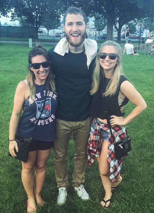 Mike Posner at Edgewater Park in Cleveland, OH July 6, 2015
twitter.com/taydiehlz
 Mike Posner at Edgewater Park in Cleveland, OH July 6, 2015
twitter.com/taydiehlz