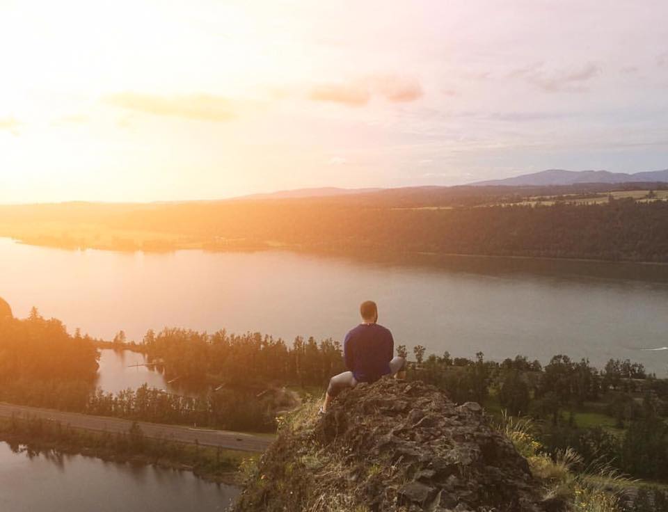 Mike Posner with friends at Columbia River Gorge, Oregon 2017
