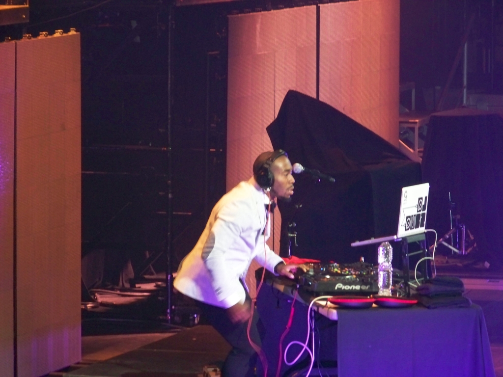 DJ Dubz spinning for Mike Posner on the Believe Tour in Dallas, TX 7/3/13
Photo by Christina
MikePosner.net
