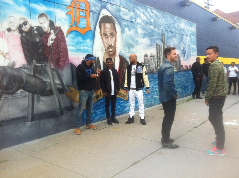 Earlly Mac, Mike Posner, Big Sean, and SayItAintTone at the FFOE mural at Dexter Check Cashing - Detroit, MI 9/21/13
Twitter @ClintShabo
