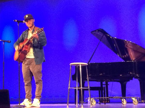 Mike Posner singing Grand Terrace High School in Grand Terrace, CA 5/22/14
Twitter @LyssaRainn
 Mike Posner singing Grand Terrace High School in Grand Terrace, CA 5/22/14
Twitter @LyssaRainn