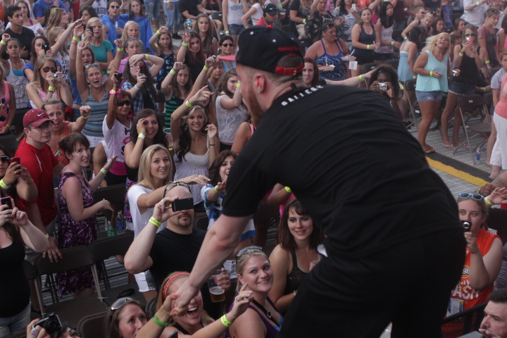 Mike-Posner-B96-SummerBash-2012-5.jpg
