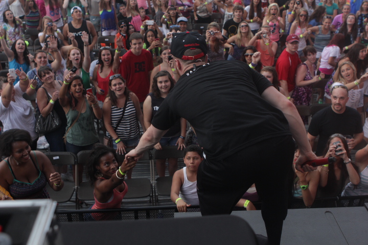 Mike-Posner-B96-SummerBash-2012-7.jpg
