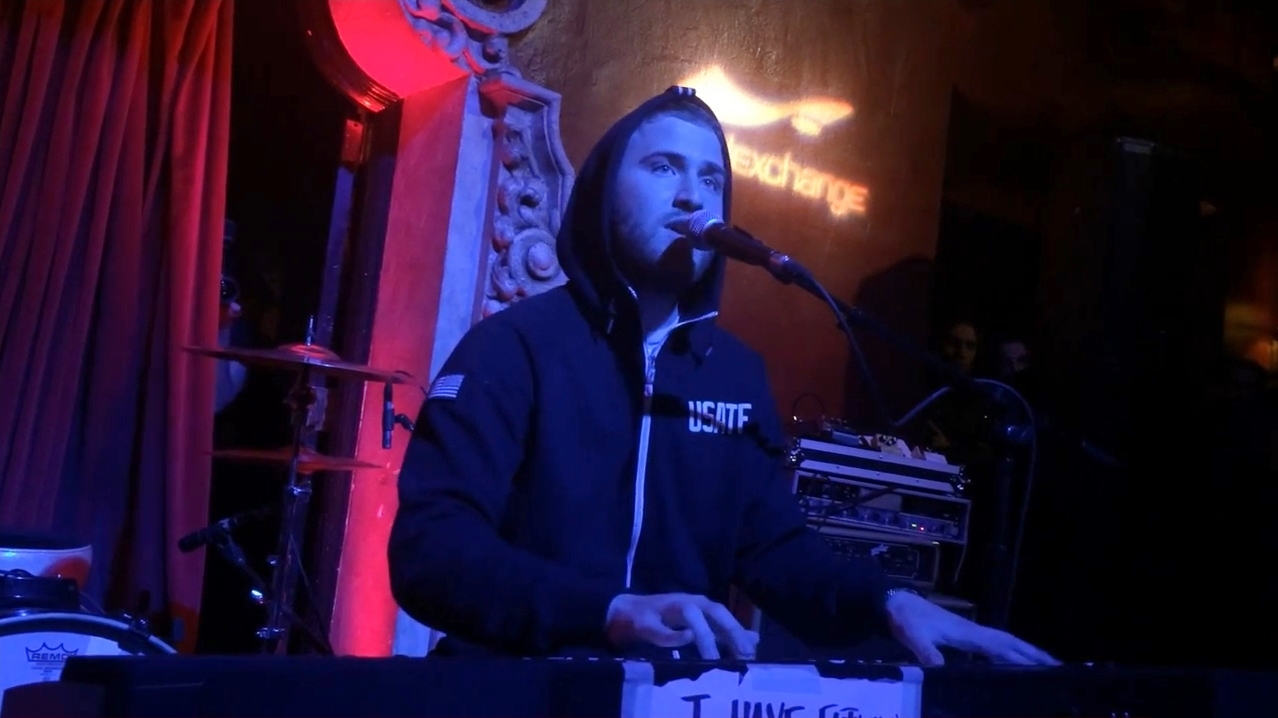 Mike Posner performing at School Night at Bardot in Hollywood, CA May 25, 2015
youtube.com/LizaAmericaninLondon
 Mike Posner performing at School Night at Bardot in Hollywood, CA May 25, 2015
youtube.com/LizaAmericaninLondon