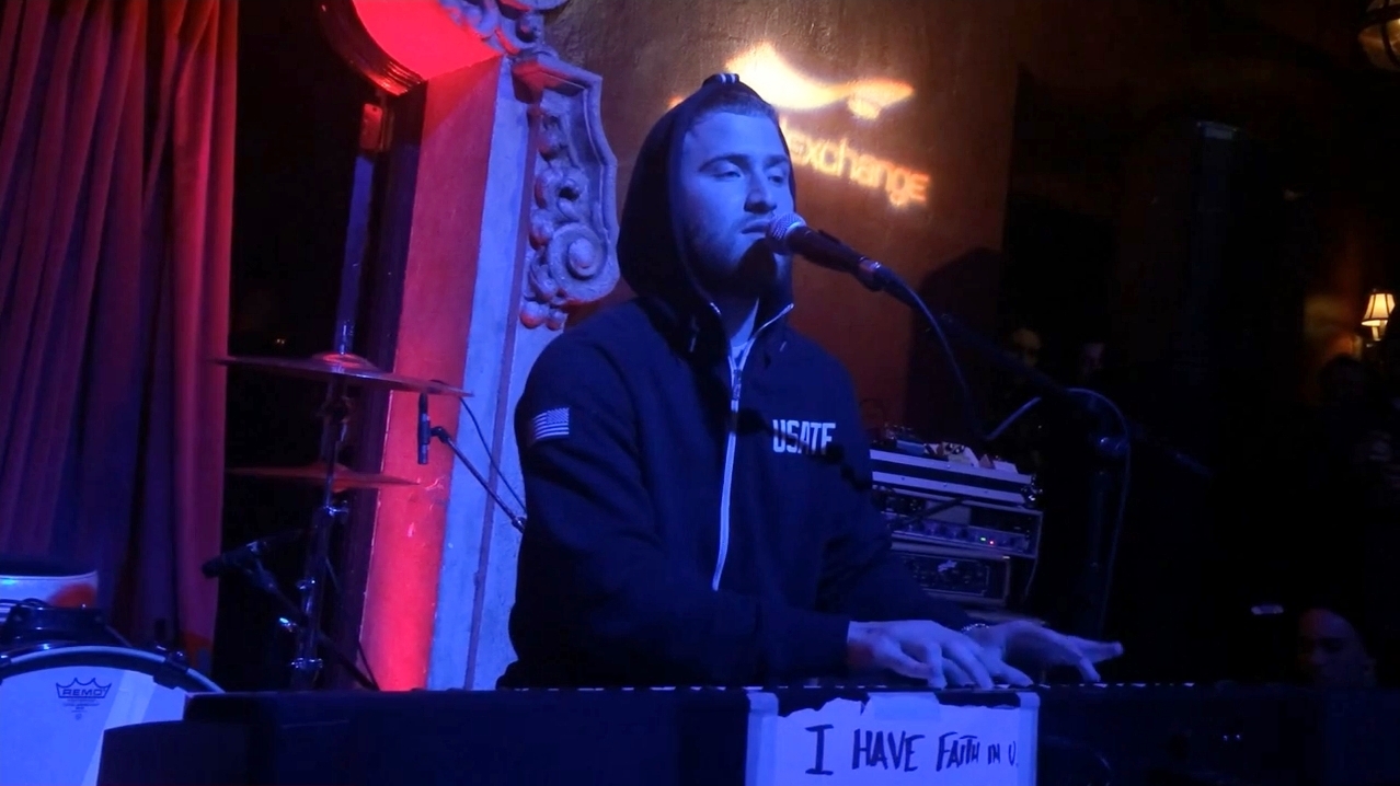 Mike Posner performing at School Night at Bardot in Hollywood, CA May 25, 2015
youtube.com/LizaAmericaninLondon
 Mike Posner performing at School Night at Bardot in Hollywood, CA May 25, 2015
youtube.com/LizaAmericaninLondon