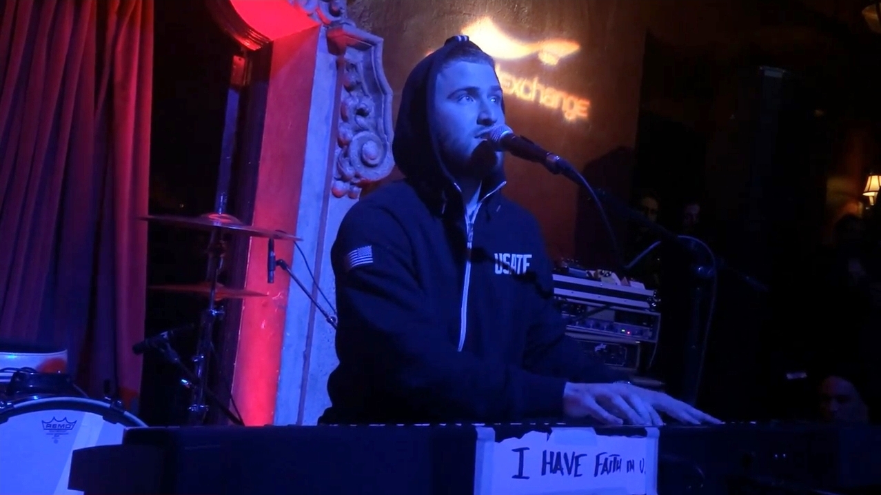 Mike Posner performing at School Night at Bardot in Hollywood, CA May 25, 2015
youtube.com/LizaAmericaninLondon
 Mike Posner performing at School Night at Bardot in Hollywood, CA May 25, 2015
youtube.com/LizaAmericaninLondon