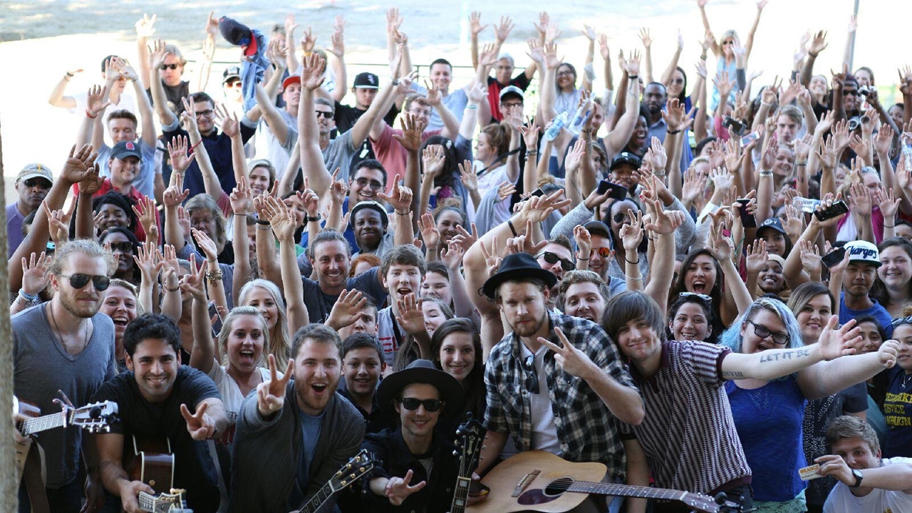 Mike Posner, Hot Chelle Rae, Chord Overstreet, Nickolas Wayne, and Adam Friedman with fans at Centennial Park in Nashville, TN May 13, 2015
MikePosner.com
