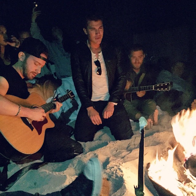Mike Posner and Timeflies singing bya campfire at Flying Point Beach in Southampton, NY June 10, 2015
instagram.com/garrettream
 Mike Posner and Timeflies singing bya campfire at Flying Point Beach in Southampton, NY June 10, 2015
instagram.com/garrettream