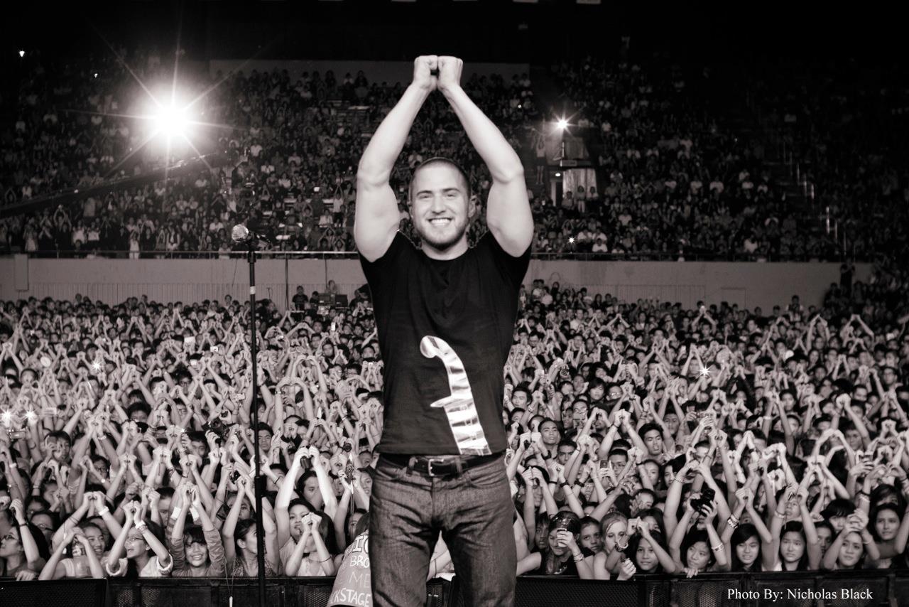 Mike Posner at Java Soulnation Festival 2011 - Jakarta, Indonesia 9/24/11
BRAINS UP!
Photo taken by Nicholas Black
