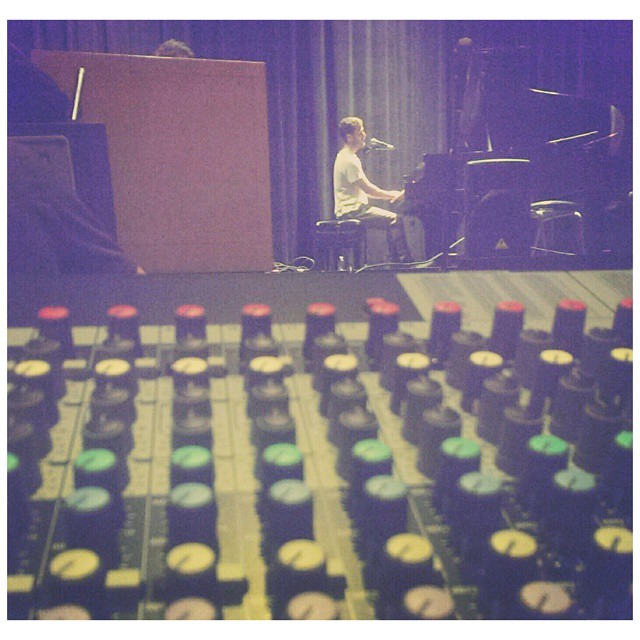 Mike Posner visiting with students at UCLA Herb Alpert School of Music in Los Angeles, CA May 4, 2015
instagram.com/tha_jsta
 Mike Posner visiting with students at UCLA Herb Alpert School of Music in Los Angeles, CA May 4, 2015
instagram.com/tha_jsta