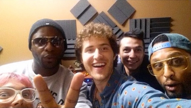 Mike Posner with friends in August 2014
instagram.com/jazzfordads
