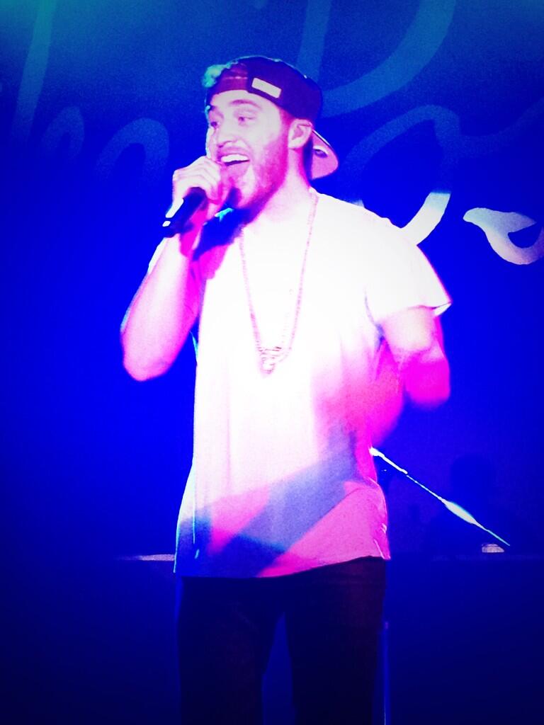Mike Posner performaing at Albion College's Big Show 2014 in Albion, MI 4/21/14
Twitter @Abbie_Lily
