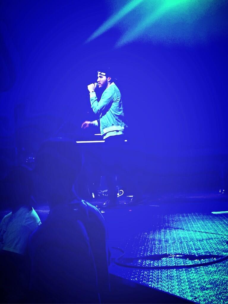 Mike Posner performaing at Albion College's Big Show 2014 in Albion, MI 4/21/14
Twitter @iTsPeArL
