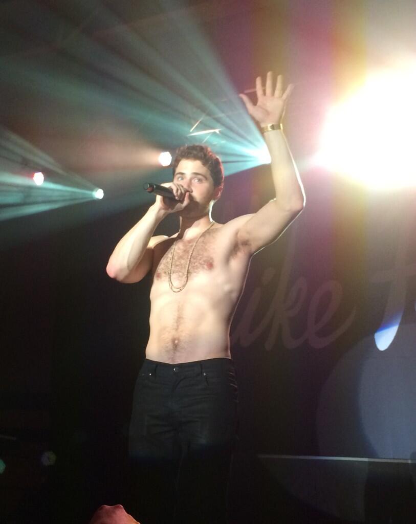 Mike Posner performaing at Albion College's Big Show 2014 in Albion, MI 4/21/14
Twitter @_JENITALS
