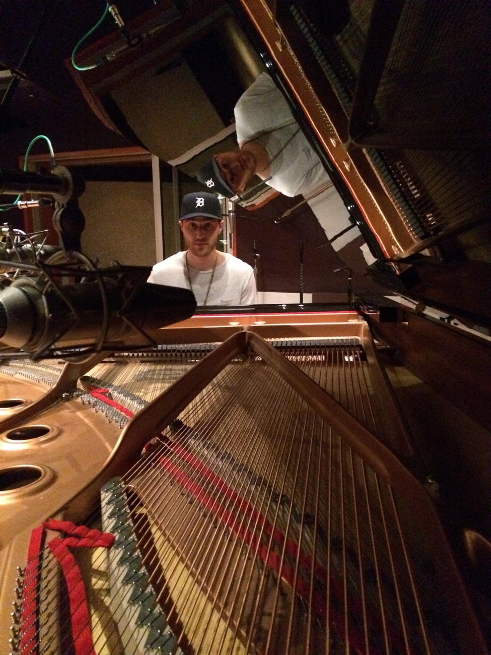 Mike Posner at Audio Mix House Studio A in Henderson, NV 5/25/14
flickr.com/photos/audiomixhouse
