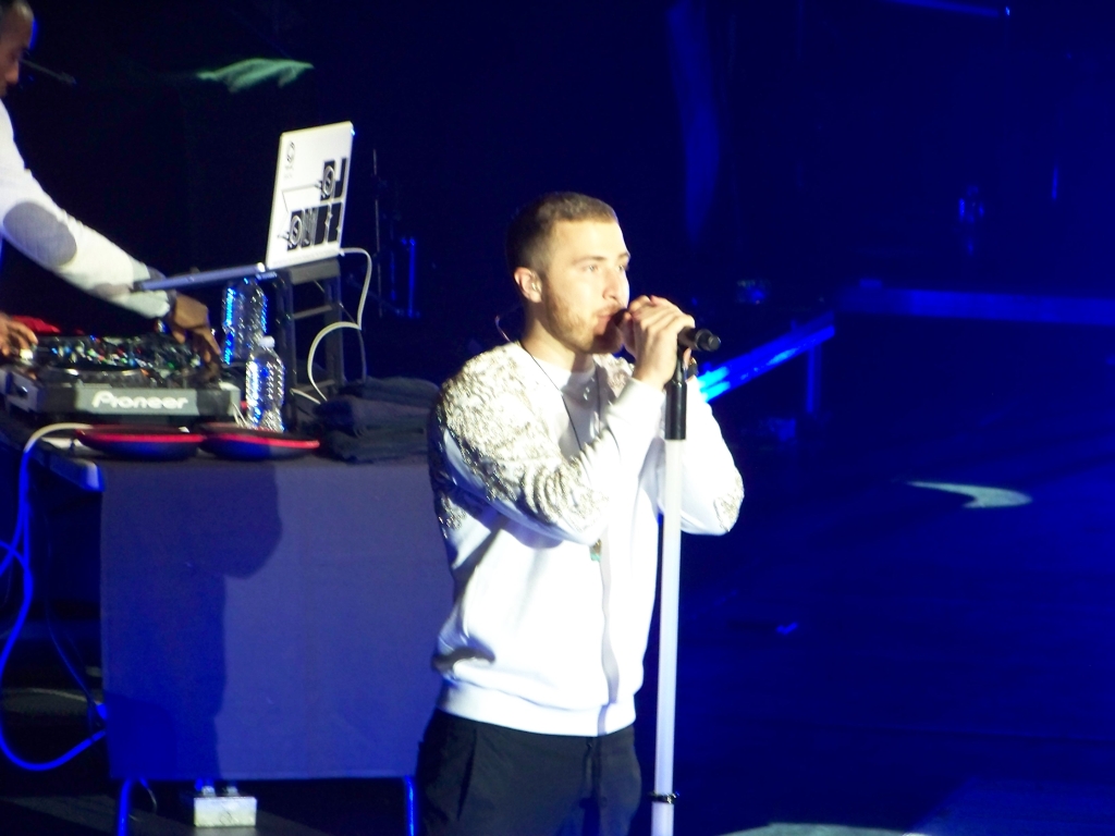 Mike Posner and DJ Dubz performing on the Believe Tour in Dallas, TX 7/3/13
Photo by Christina
MikePosner.net
