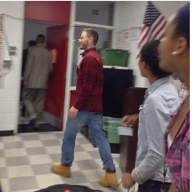 Mike Posner visiting students at Berkshire Middle School - Beverly Hills, MI 9/24/13
Instagram @fatima_m1519
Mike Posner visiting students at Berkshire Middle School - Beverly Hills, MI 9/24/13
Instagram @fatima_m1519