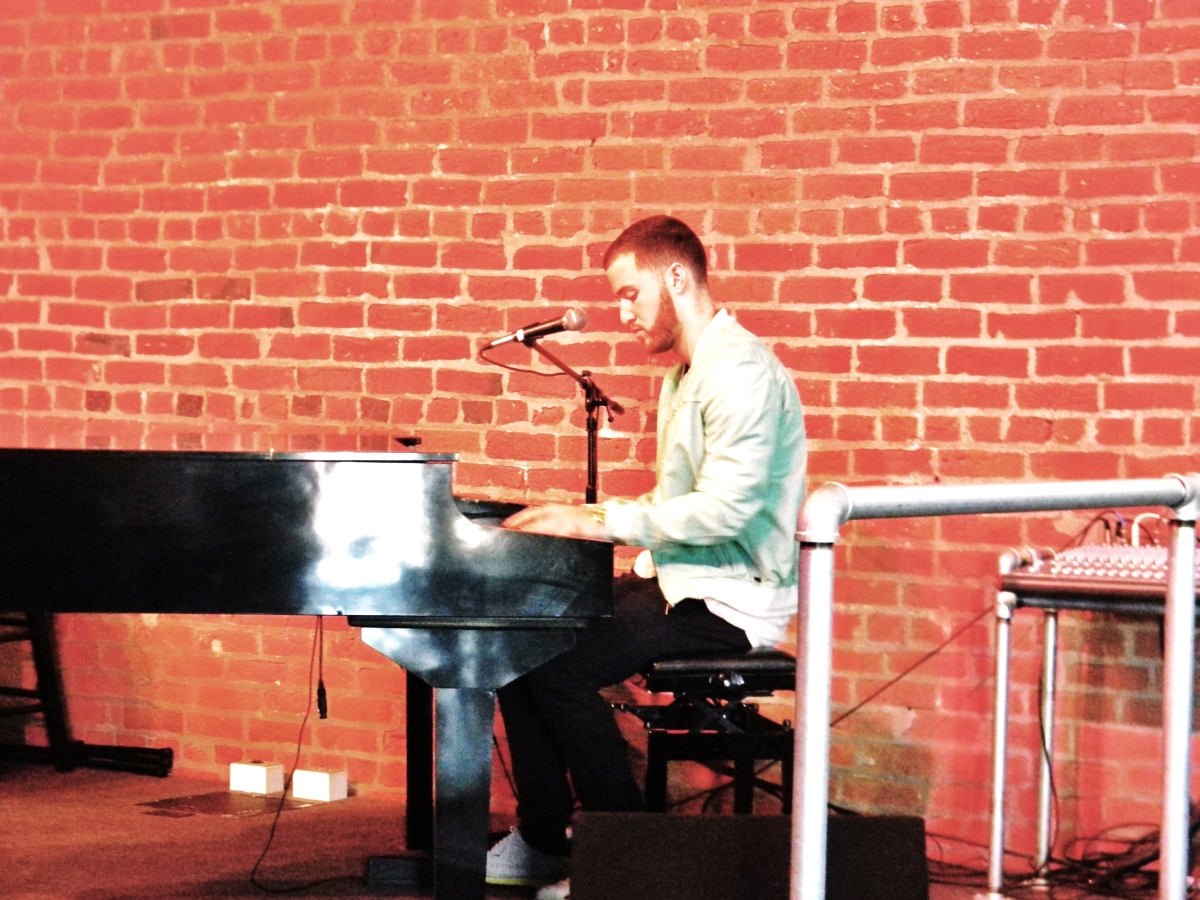 Mike Posner acoustic performance for Channel 94.1 at DJs Dugout - Omaha, NE 8/18/13
channel941.com
