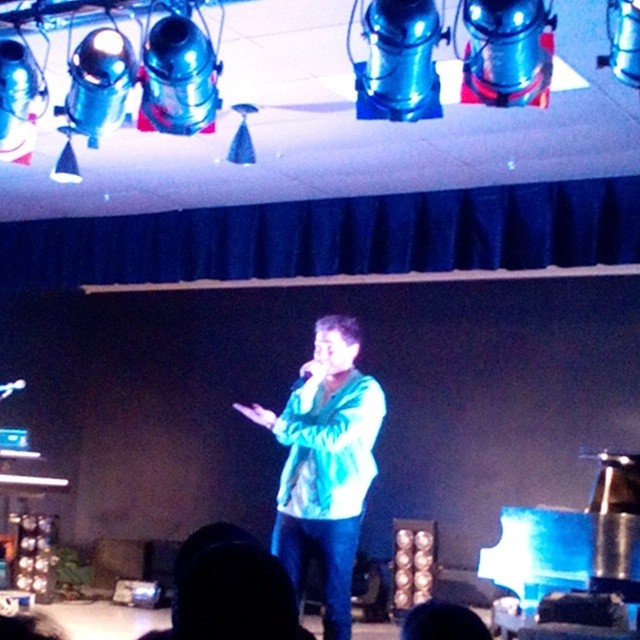 Mike Posner performing at Daemen College's Springfest 2014 in Amherst, NY 4/26/14
Instagram @versatile_regis
