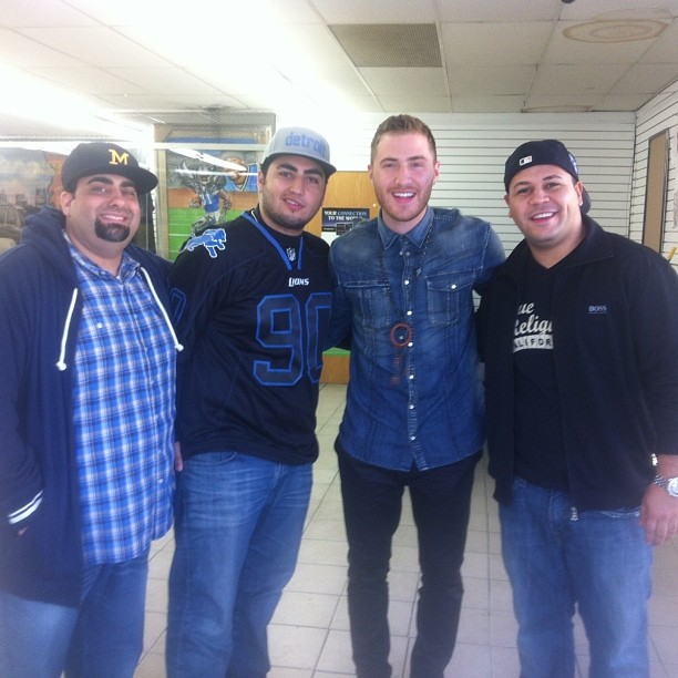 Mike Posner at Dexter Check Cashing - Detroit, MI 9/21/13
Instagram @dextercheckcashing
