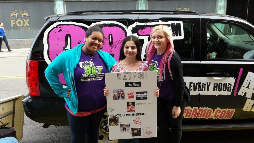 A fan named Angel collected notes from fans on a poster for Mike Posner at his Unplugged Tour in Detroit, MI 4/6/14
Photo credit: Angel
Twitter @ABELIEBER143
