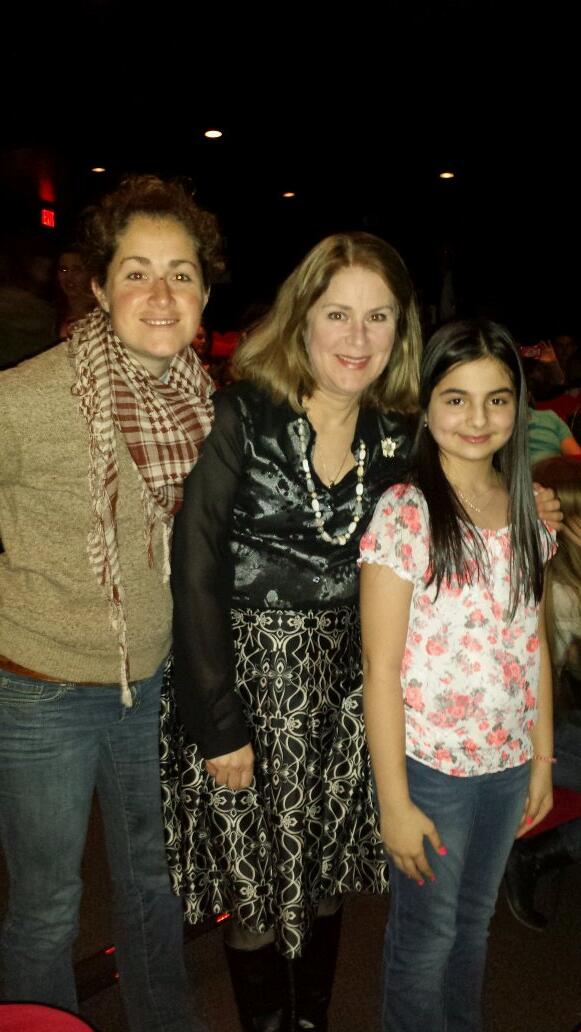 A fan named Angel met Mike Posner's sister Emily and mother at his Unplugged Tour in Detroit, MI 4/6/14
Photo credit: Angel
Twitter @ABELIEBER143
