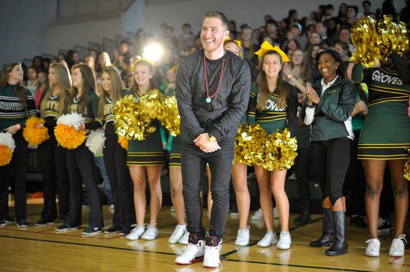 Mike Posner shooting music video at Wylie E. Groves High School - Beverly Hills, MI 9/22/13
detroitnews.com
